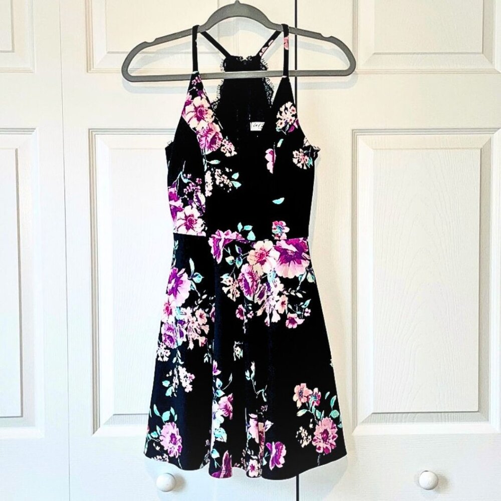 NWOT Lots of Love by Speachless Black Floral Halter Dress with Pockets Size 1